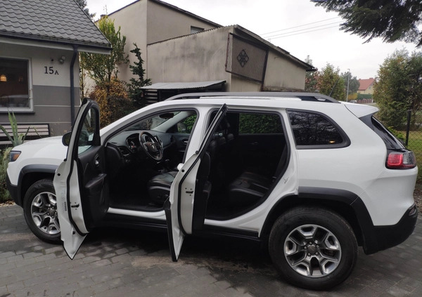 Jeep Cherokee cena 85000 przebieg: 168100, rok produkcji 2019 z Lubartów małe 596